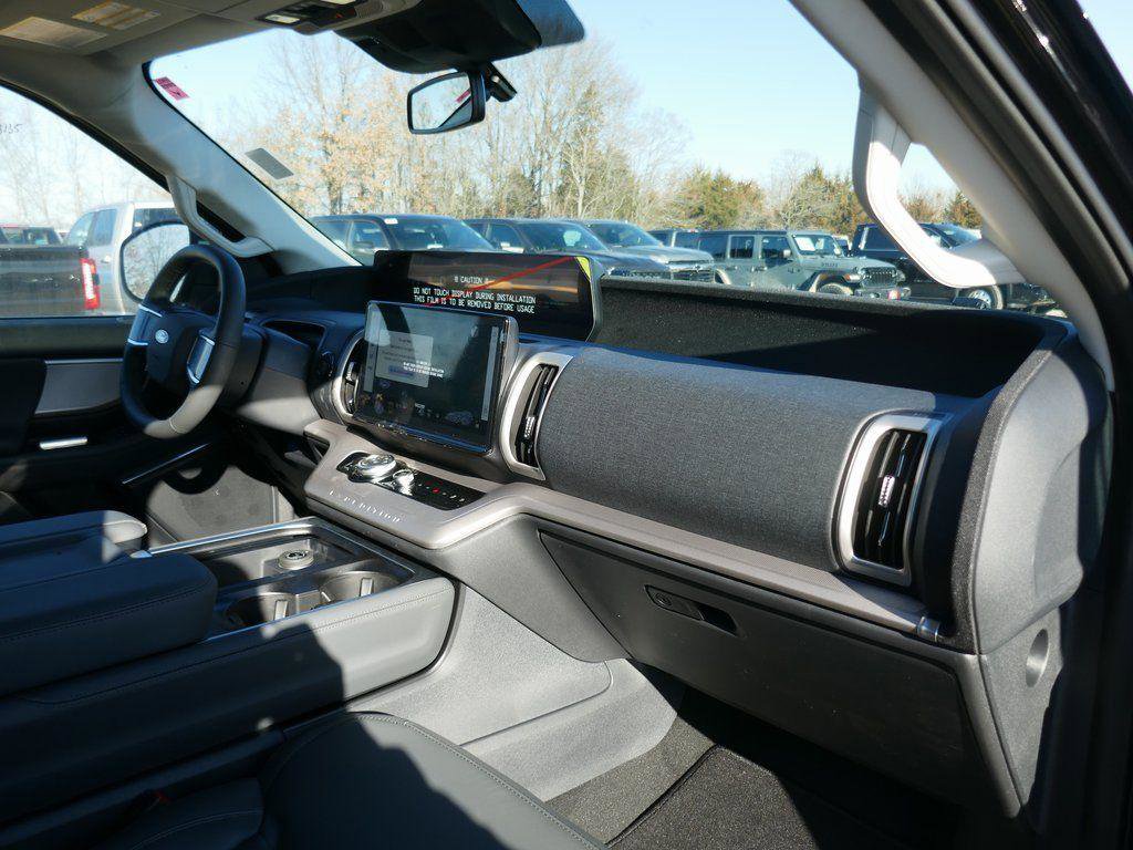 New 2026 Ford Expedition Active image 10