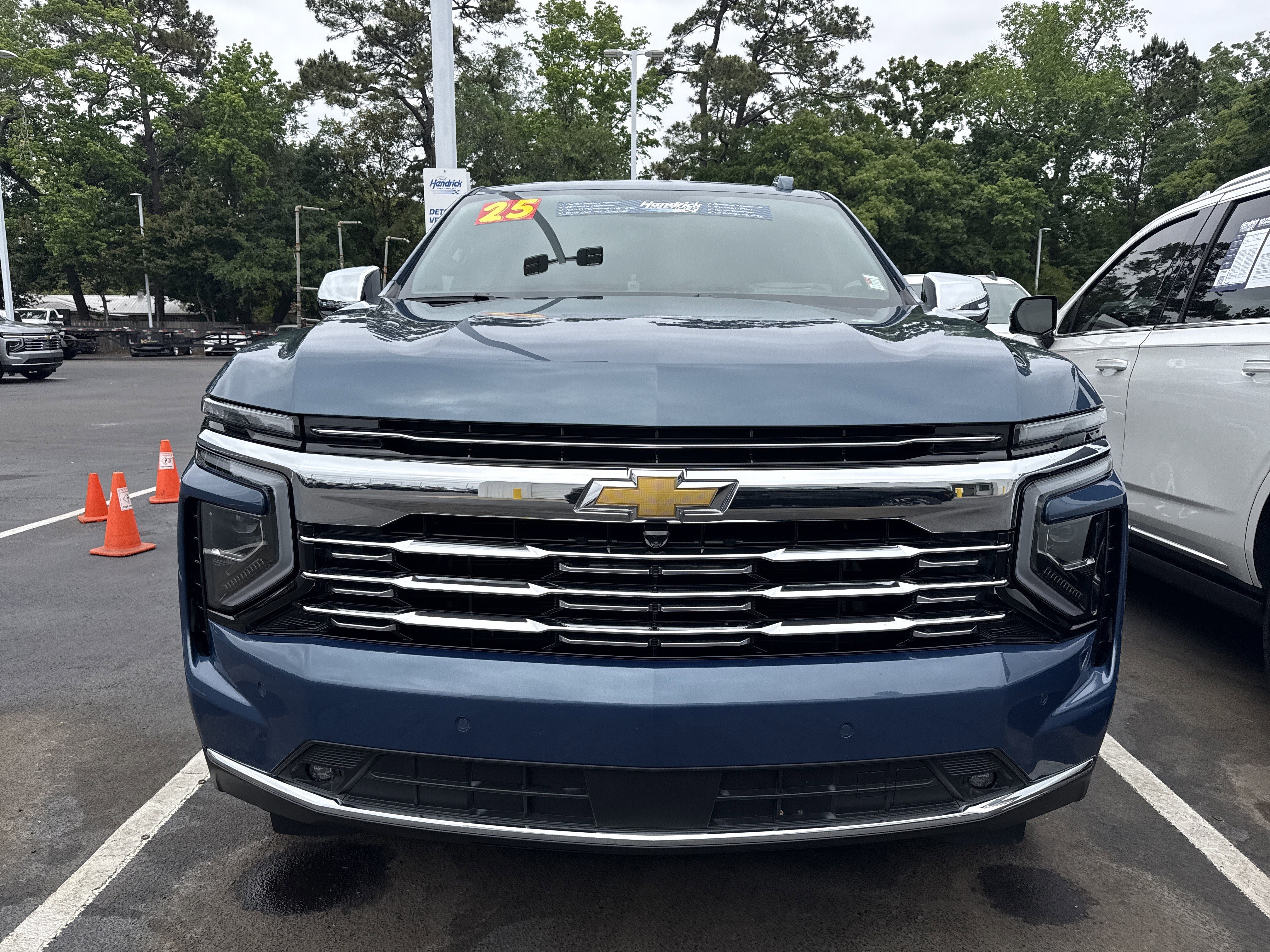 Used 2025 Chevrolet Tahoe Premier AWD/4WD image 3