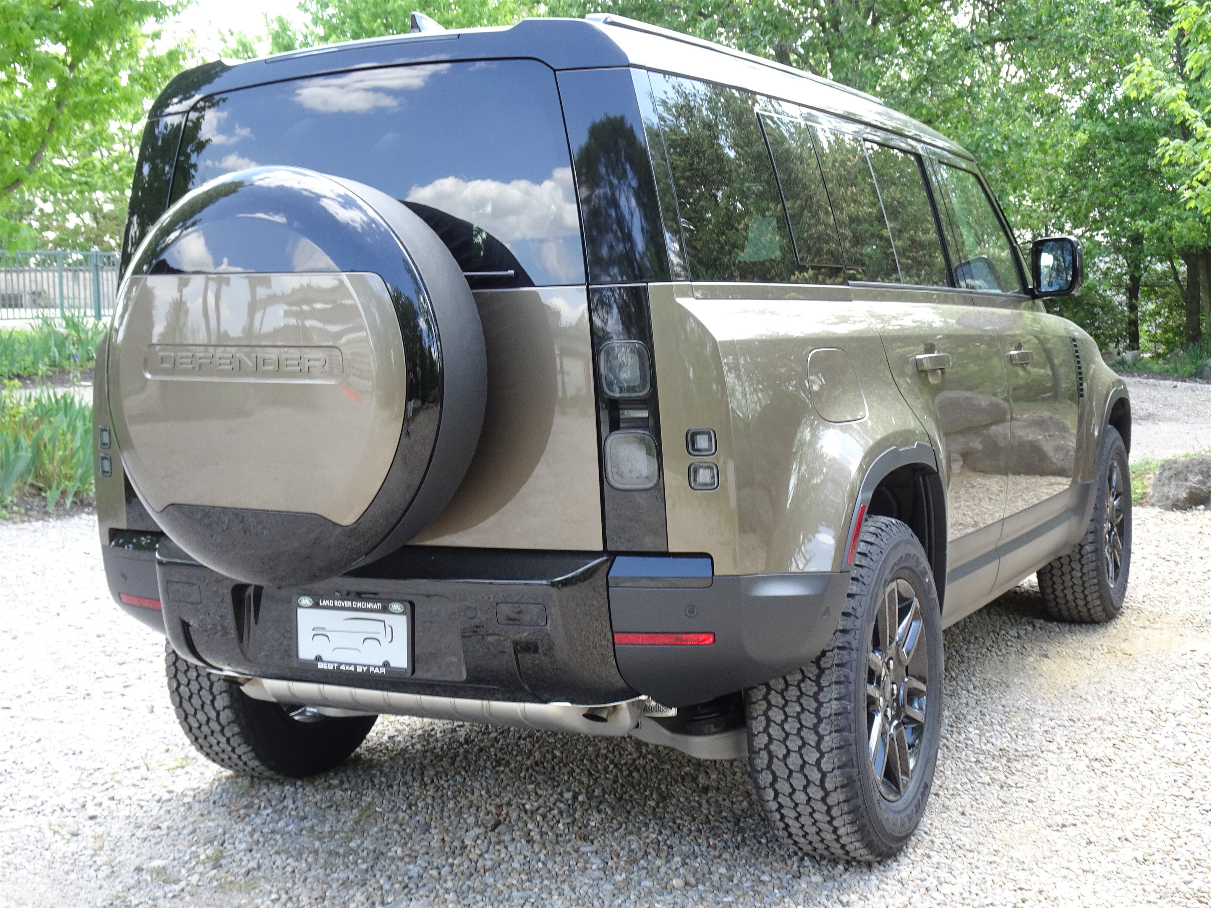New 2026 Land Rover Defender 110 S AWD/4WD image 11