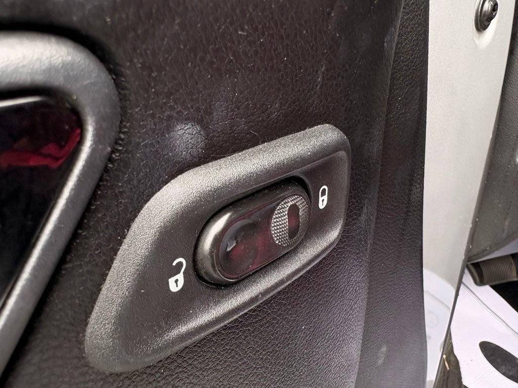 Used 2012 Jeep Wrangler Unlimited Sahara AWD/4WD image 12