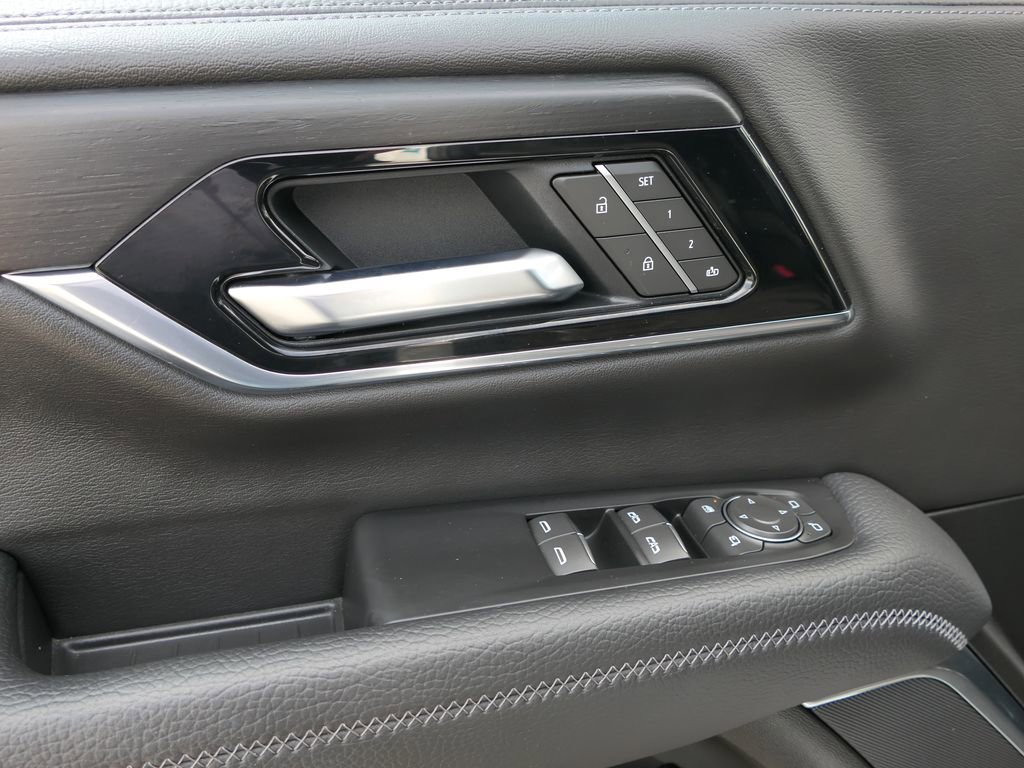 Used 2025 GMC Yukon XL Denali RWD image 13