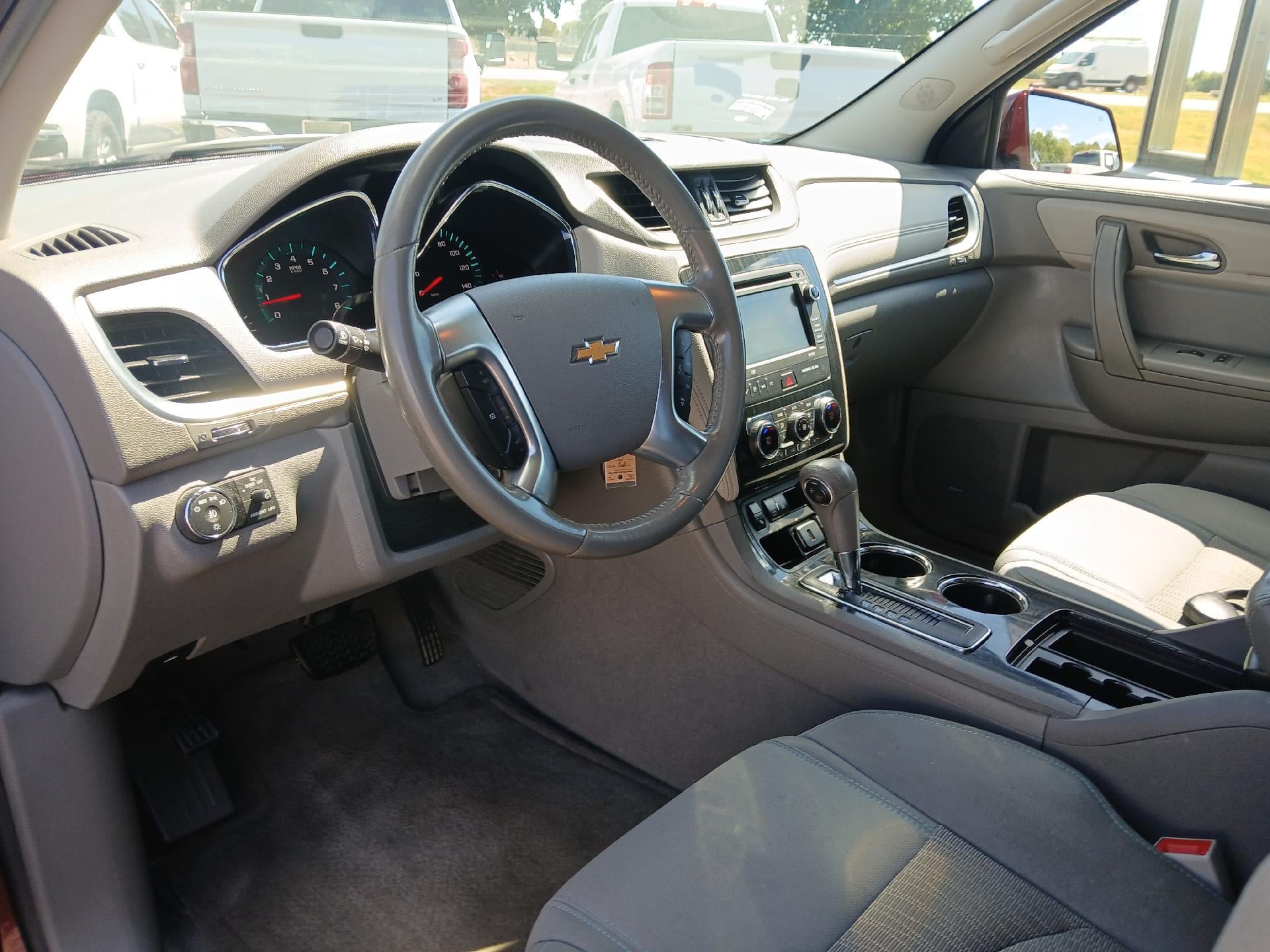 Used 2017 Chevrolet Traverse LT w/ Traveler's Package FWD image 11