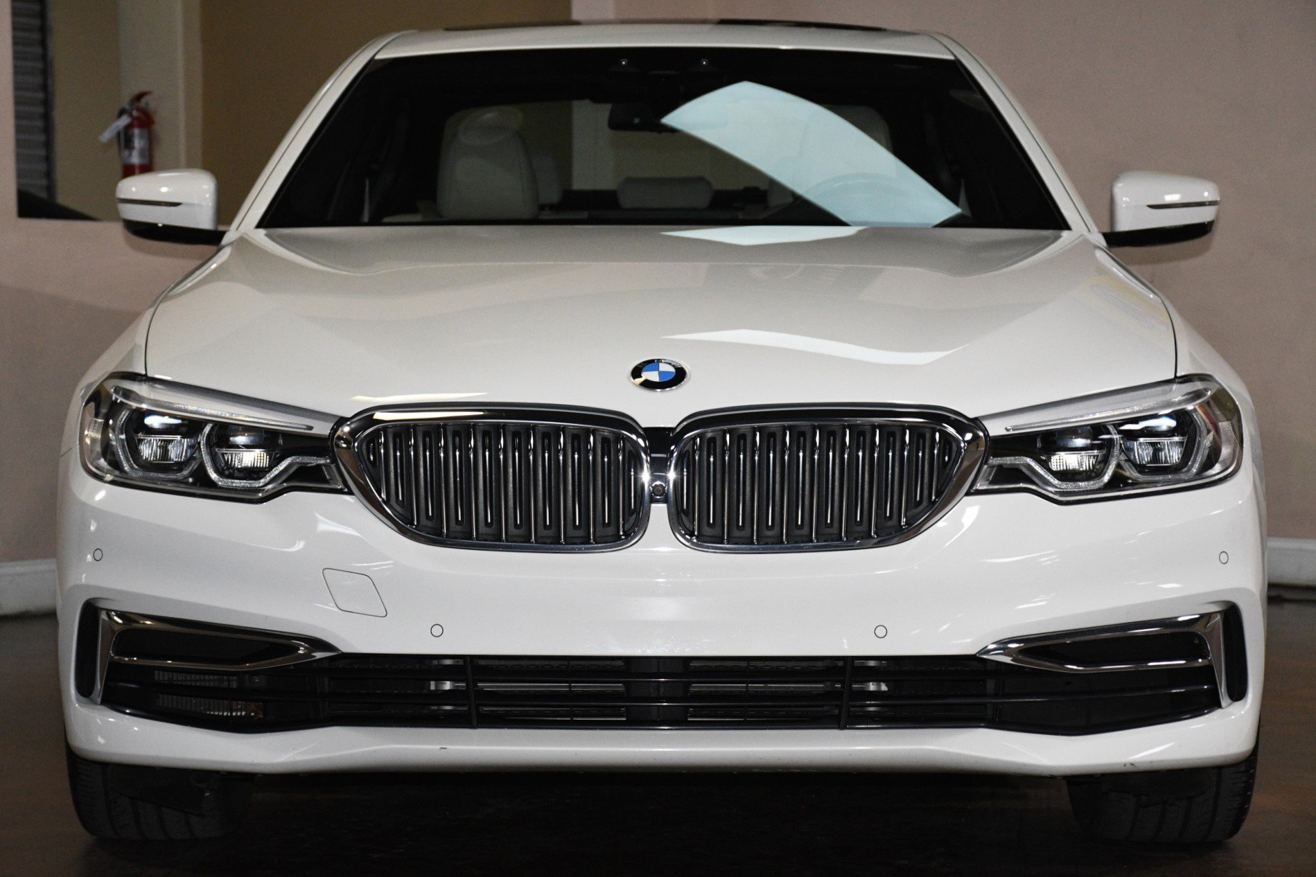 Used 2020 BMW 530i w/ Premium Package RWD image 1