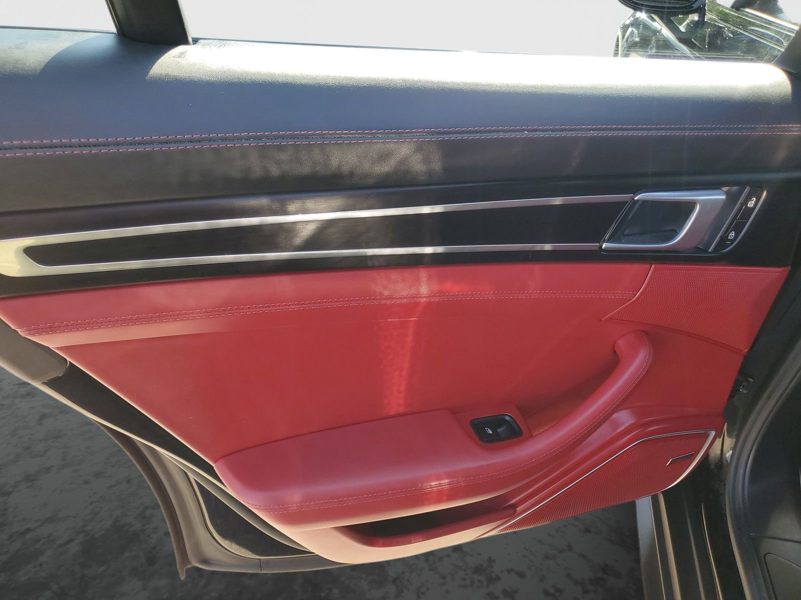 Used 2023 Porsche Panamera Platinum Edition image 15