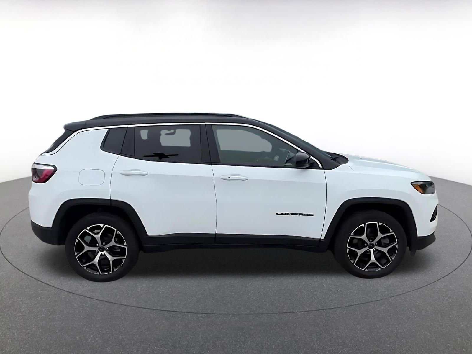 Used 2025 Jeep Compass Limited AWD/4WD image 16