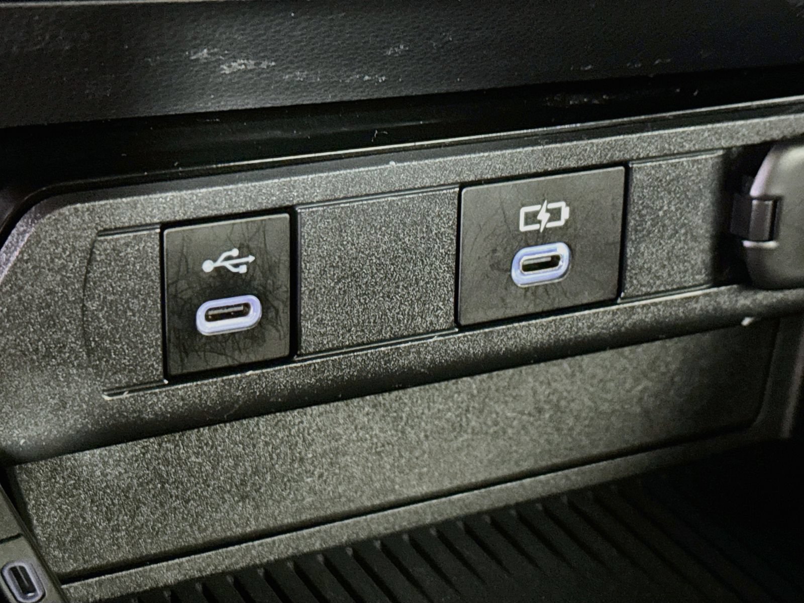 Certified 2025 Toyota Prius LE FWD image 15