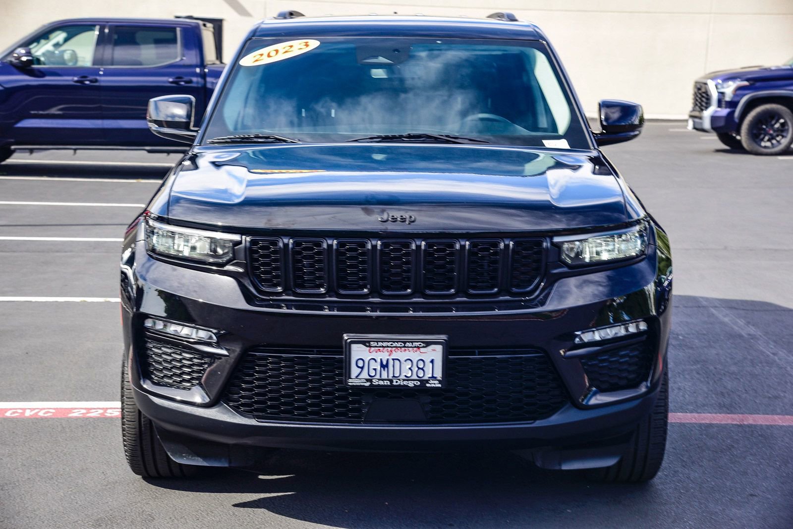 Used 2023 Jeep Grand Cherokee Limited w/ Black Appearance Package image 2
