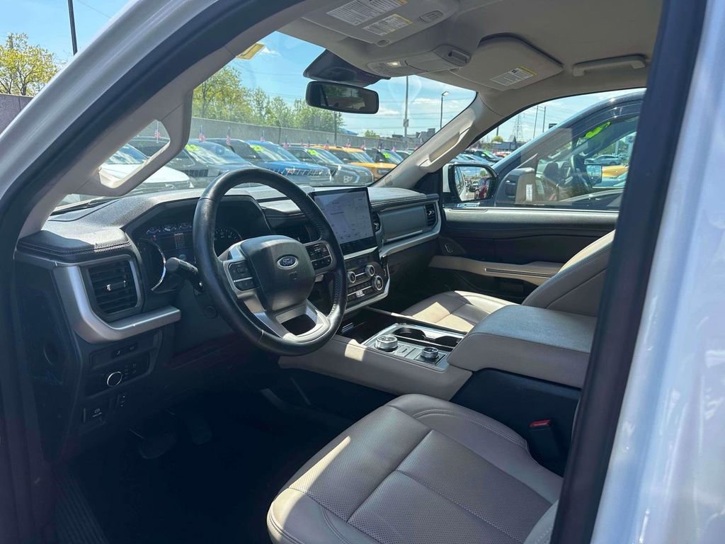 Used 2024 Ford Expedition Max XLT AWD/4WD image 14