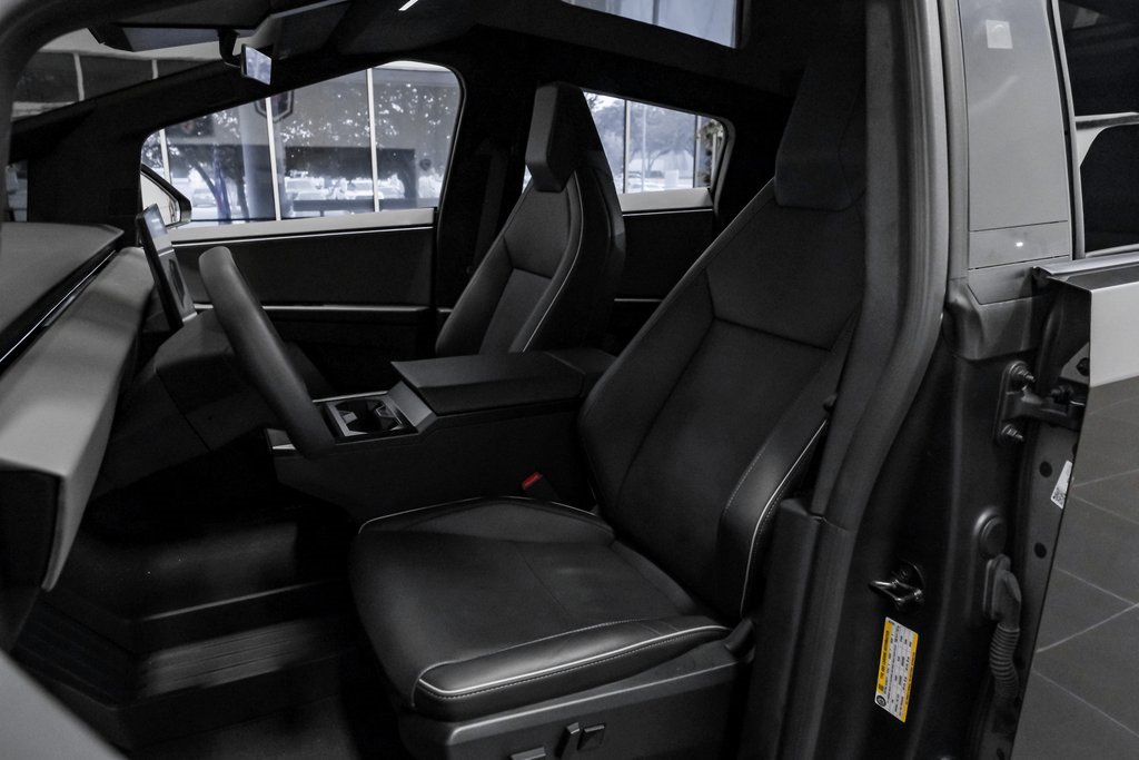 Used 2025 Tesla Cybertruck AWD Crew Cab image 32