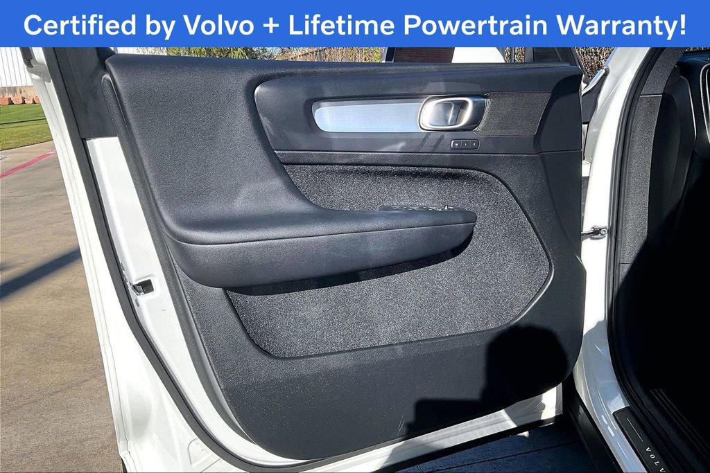 Used 2020 Volvo XC40 T5 Momentum w/ Protection Package Premier image 24