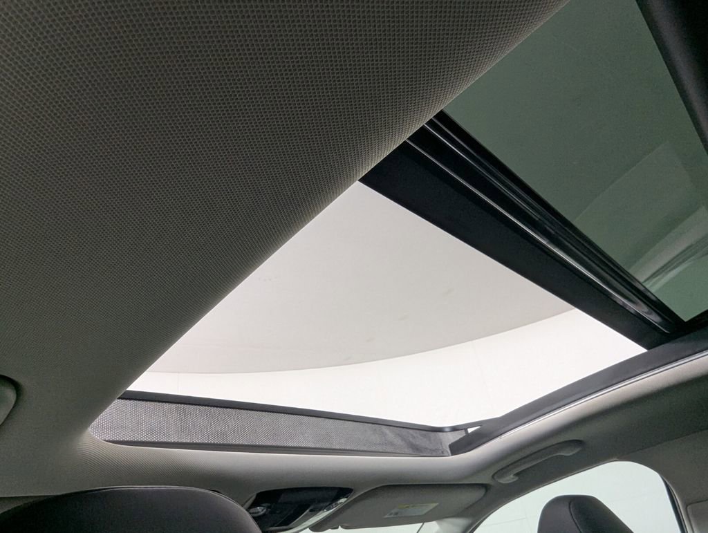 Used 2025 Kia Sorento EX w/ Panoramic Sunroof Package image 29