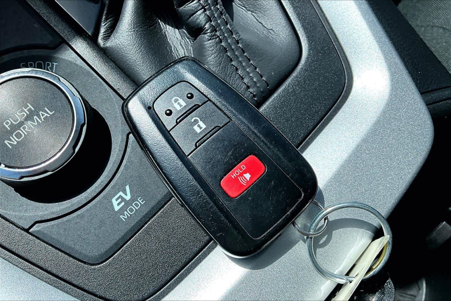 Used 2024 Toyota RAV4 SE AWD/4WD image 15