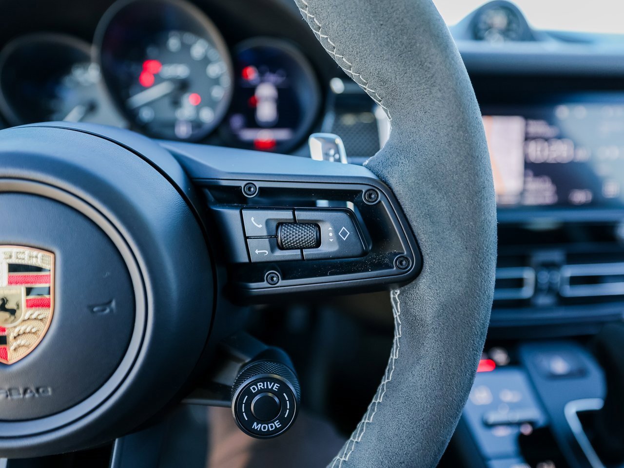 Certified 2024 Porsche Macan GTS image 16