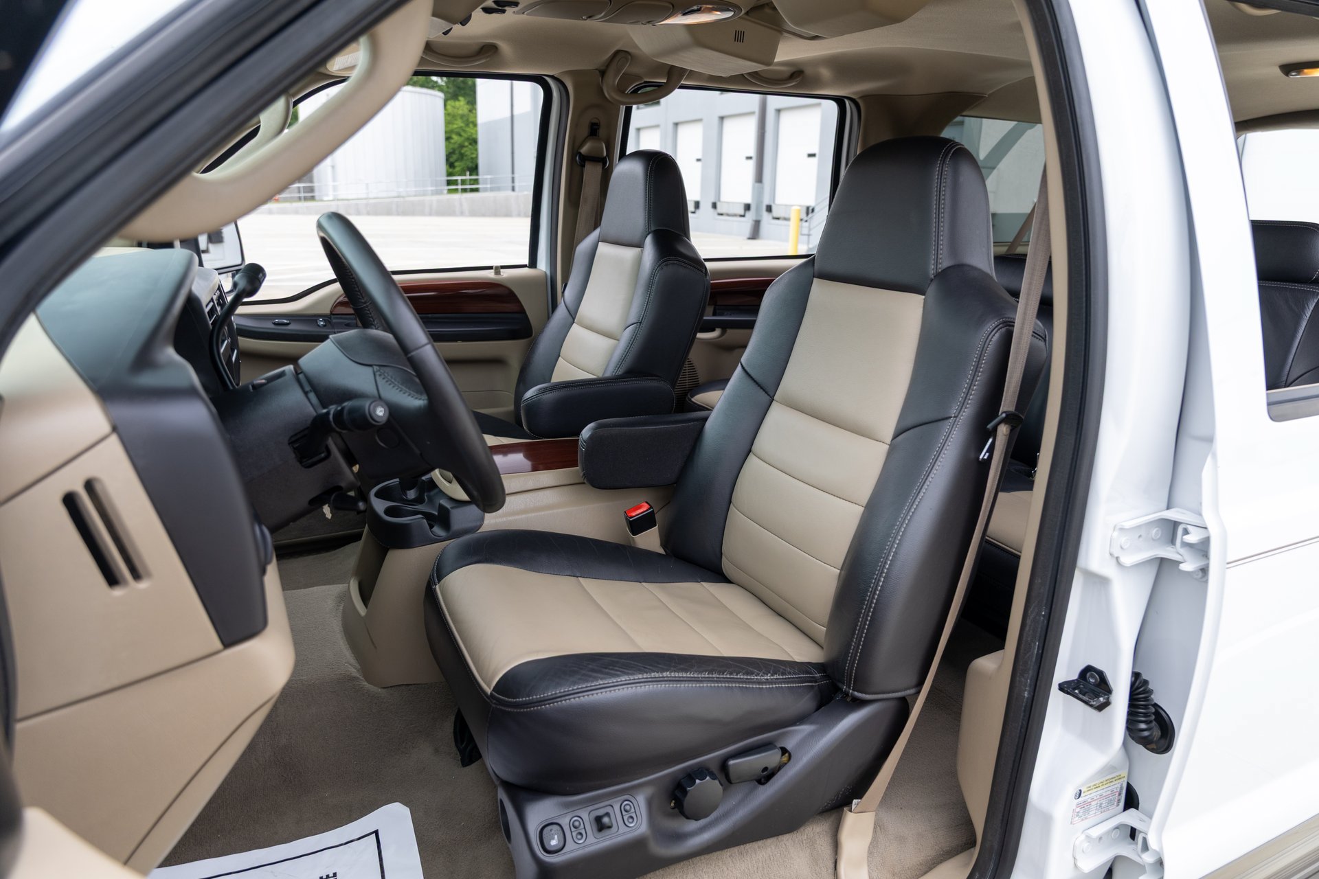 Used 2005 Ford Excursion Eddie Bauer AWD/4WD image 23