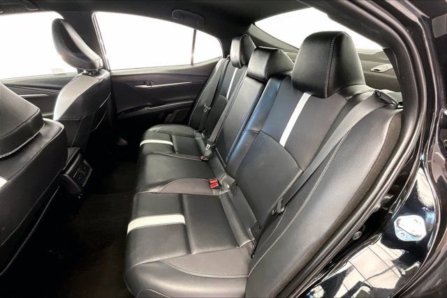 Used 2025 Toyota Camry SE FWD image 20