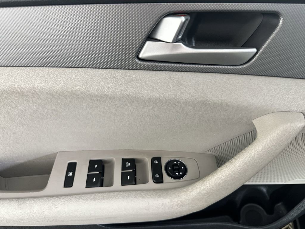 Used 2016 Hyundai Sonata SE FWD image 22