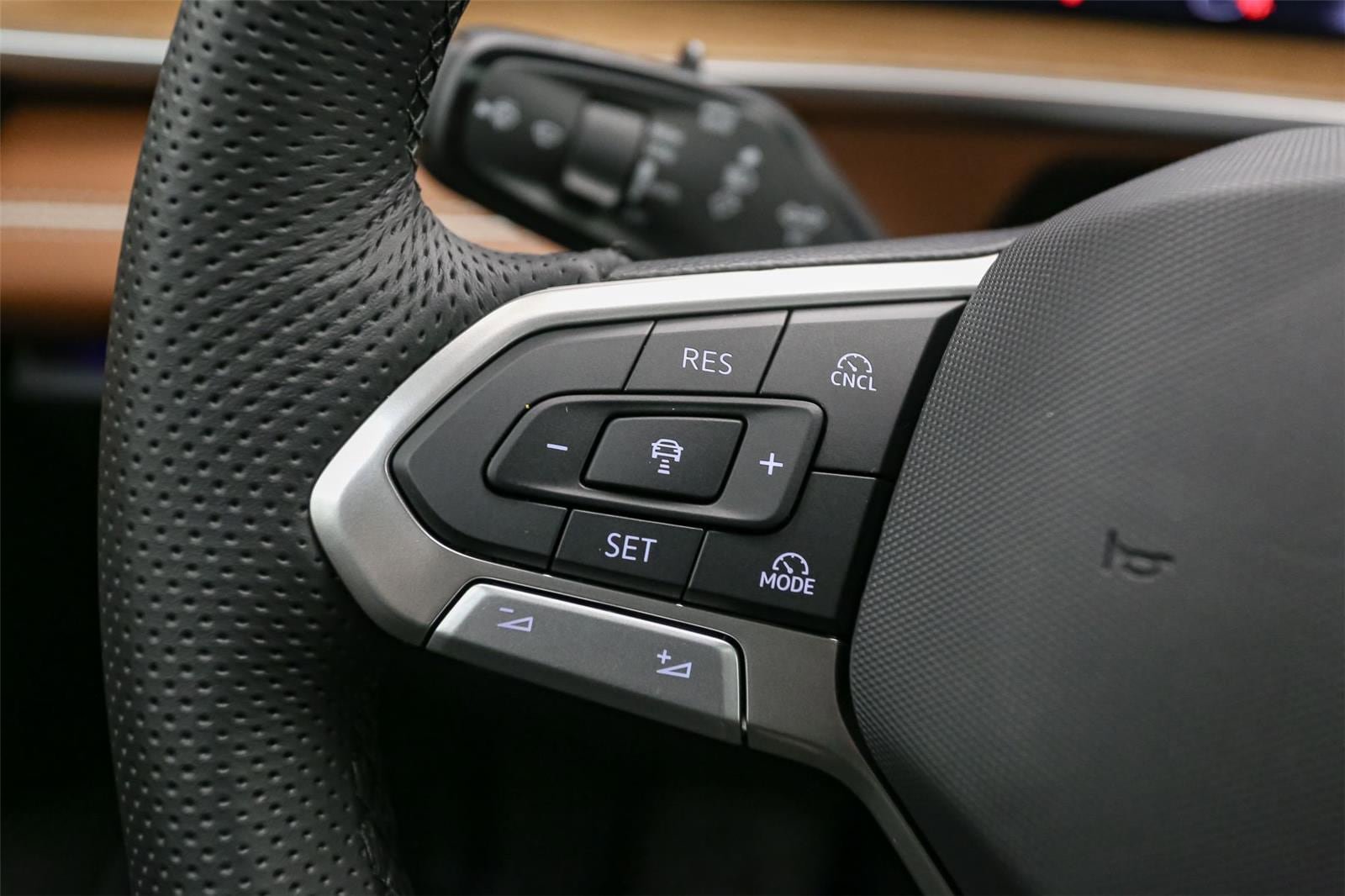 New 2026 Volkswagen Tiguan SEL R-Line AWD/4WD image 25