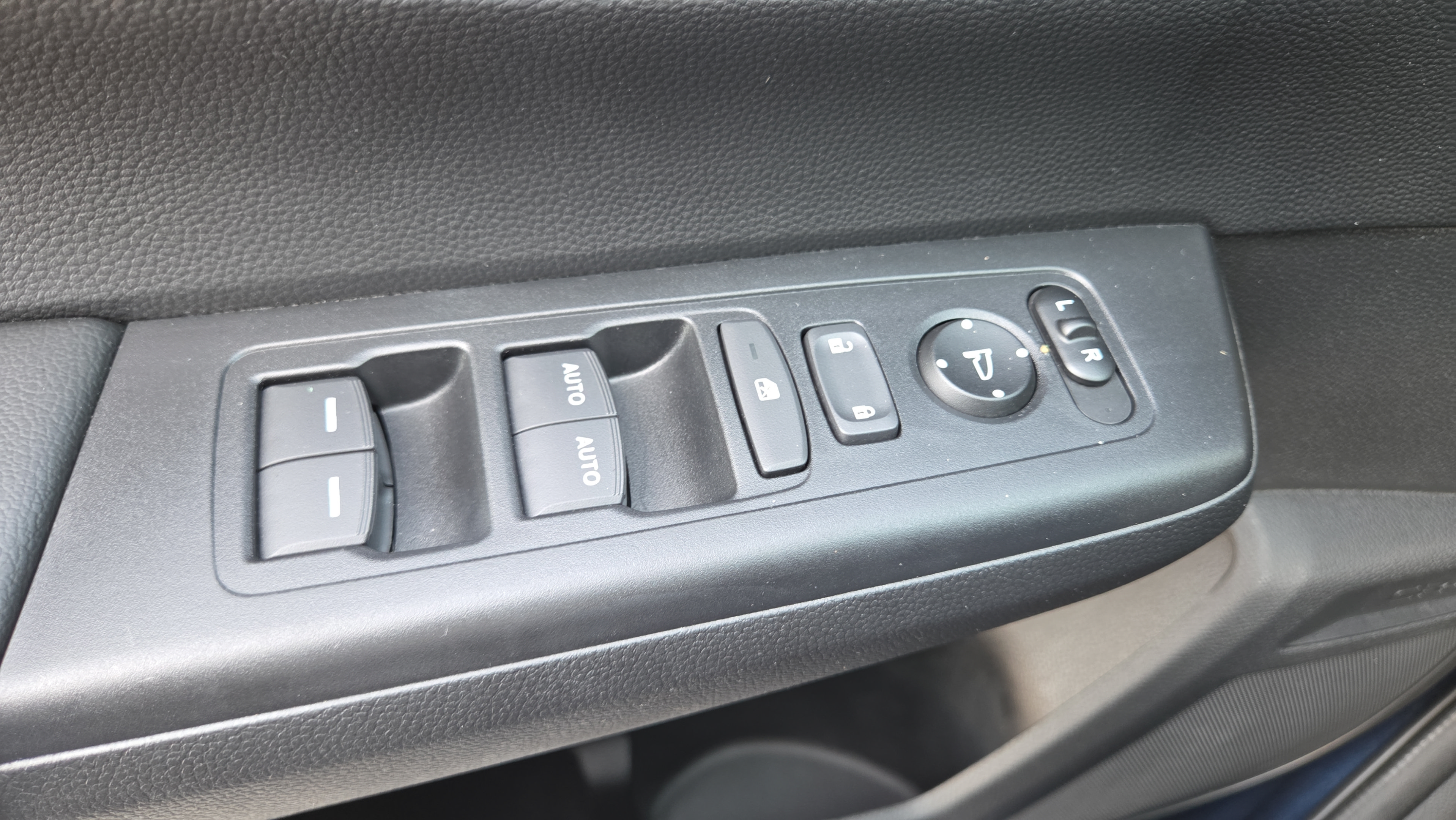 Used 2025 Honda CR-V EX image 34