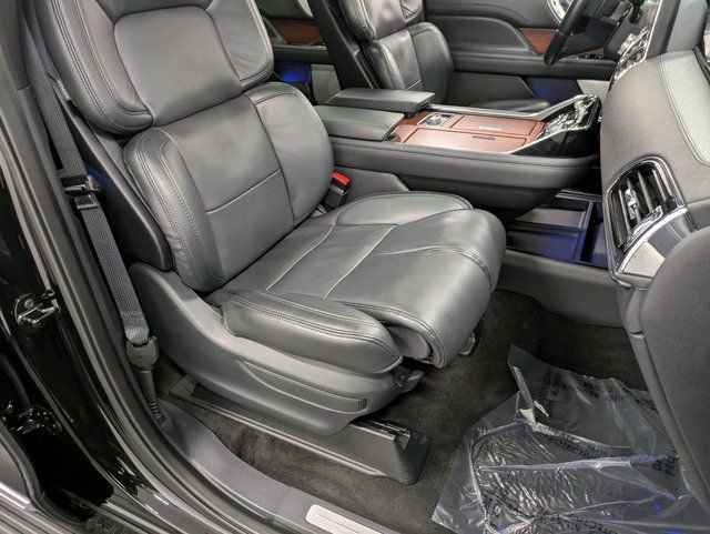 Used 2022 Lincoln Navigator Reserve image 28