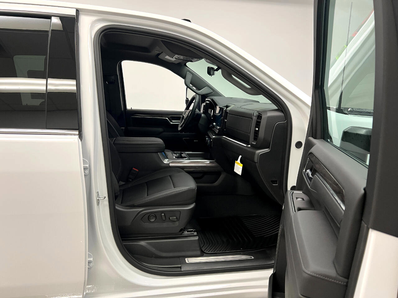 New 2025 Chevrolet Silverado 2500 LTZ w/ Z71 Chrome Sport Edition image 22