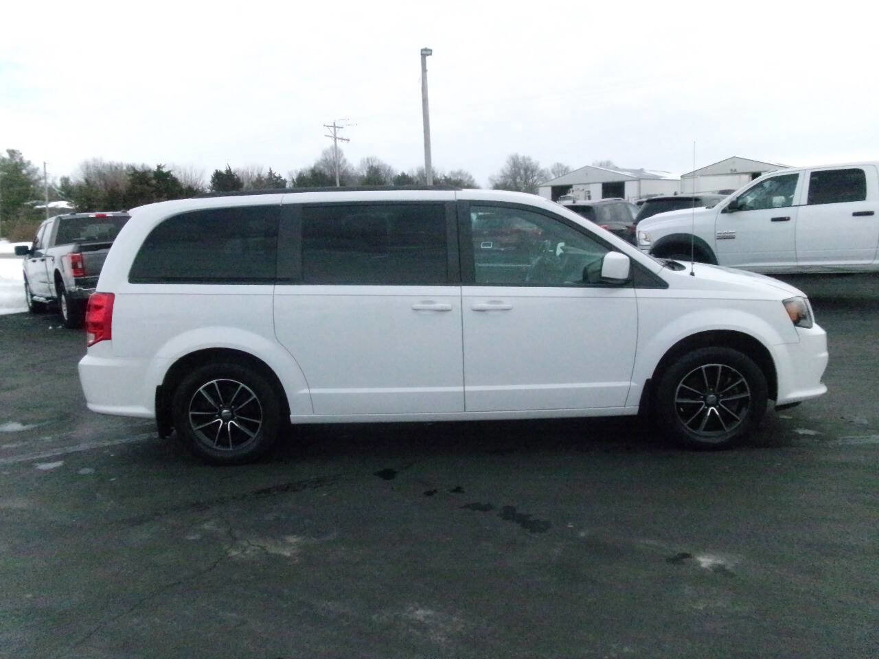 Used 2018 Dodge Grand Caravan SXT w/ Driver Convenience Group image 5