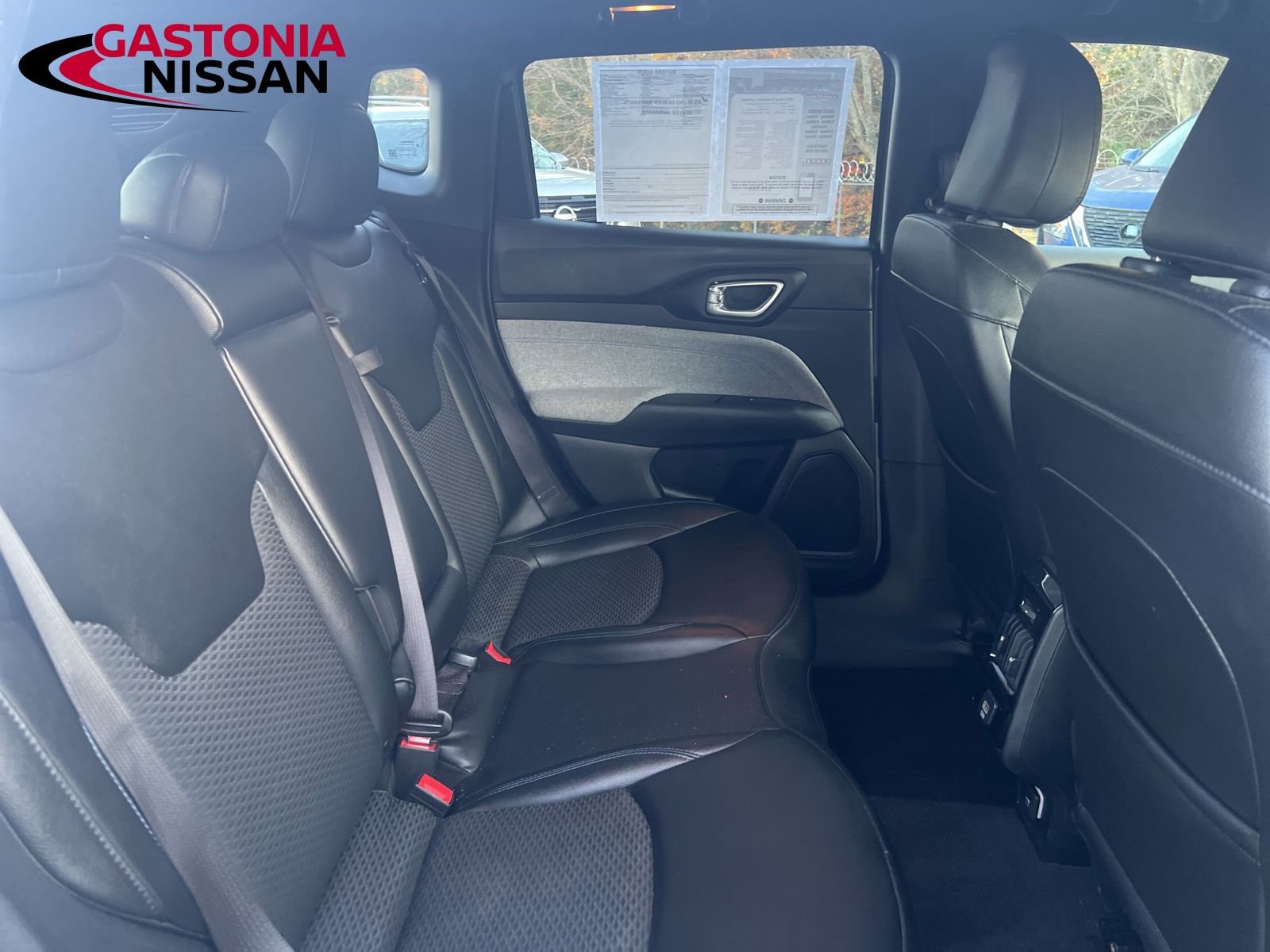 Used 2024 Jeep Compass Latitude image 29