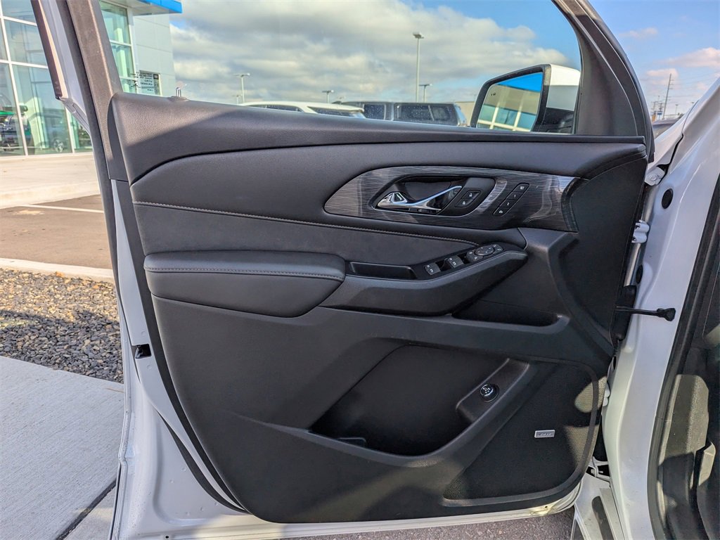 Used 2023 Chevrolet Traverse High Country w/ LPO, 'HIT The Road' Package image 10