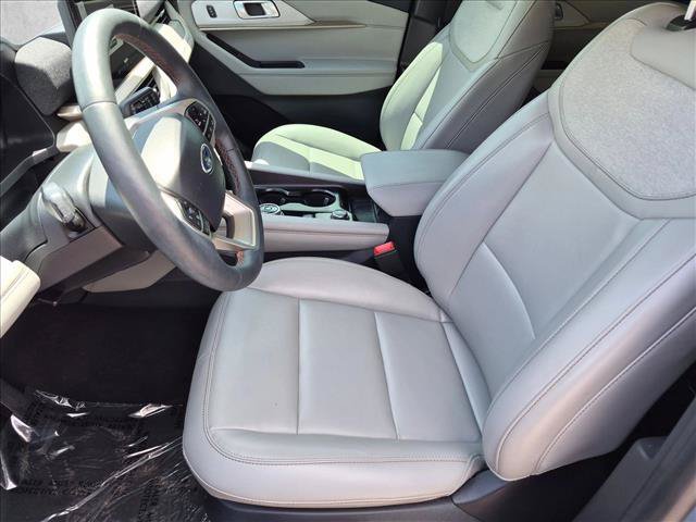 Used 2025 Ford Explorer Active w/ Active Comfort Package RWD image 14