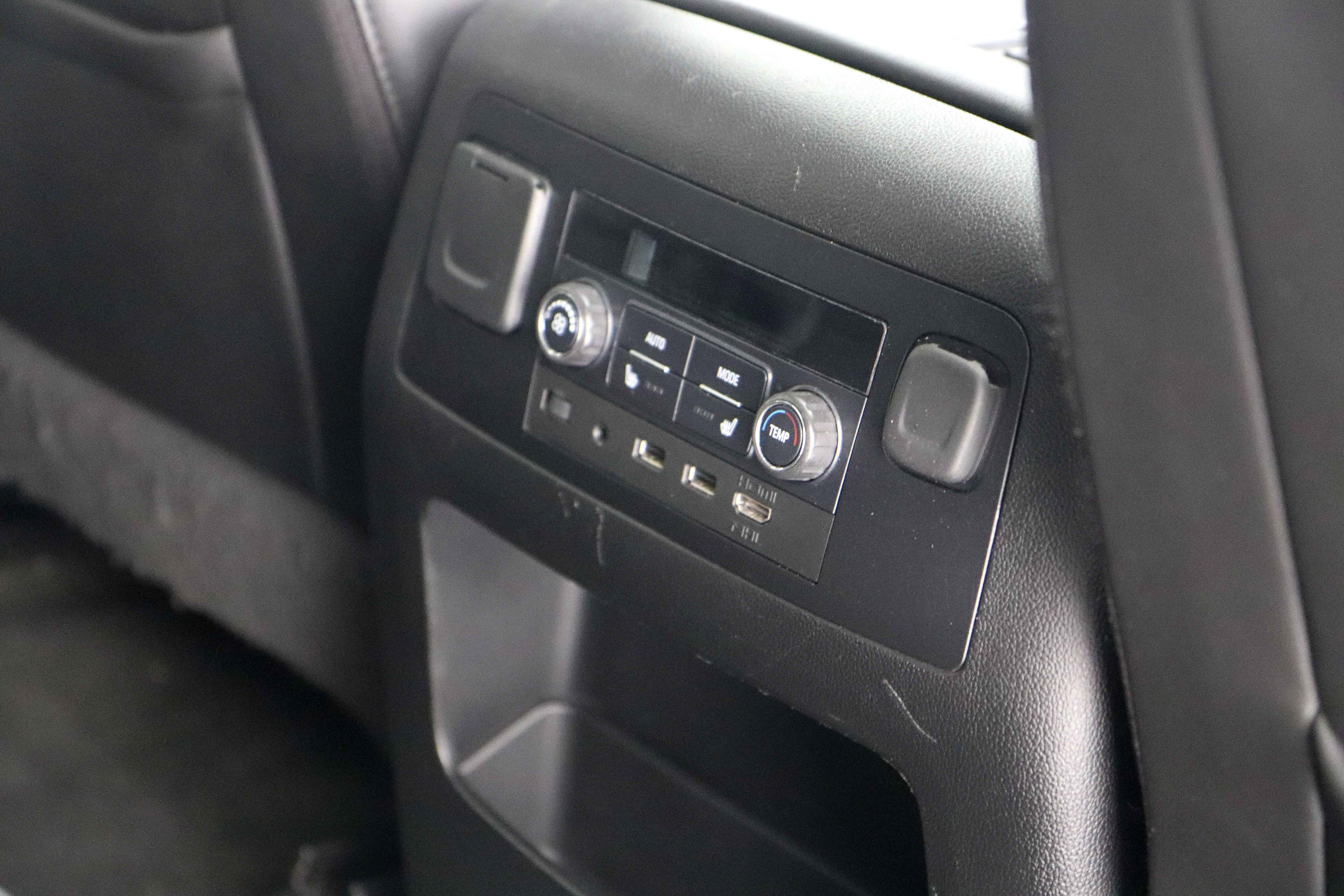Used 2017 GMC Yukon XL SLT w/ Open Road Package AWD/4WD image 16