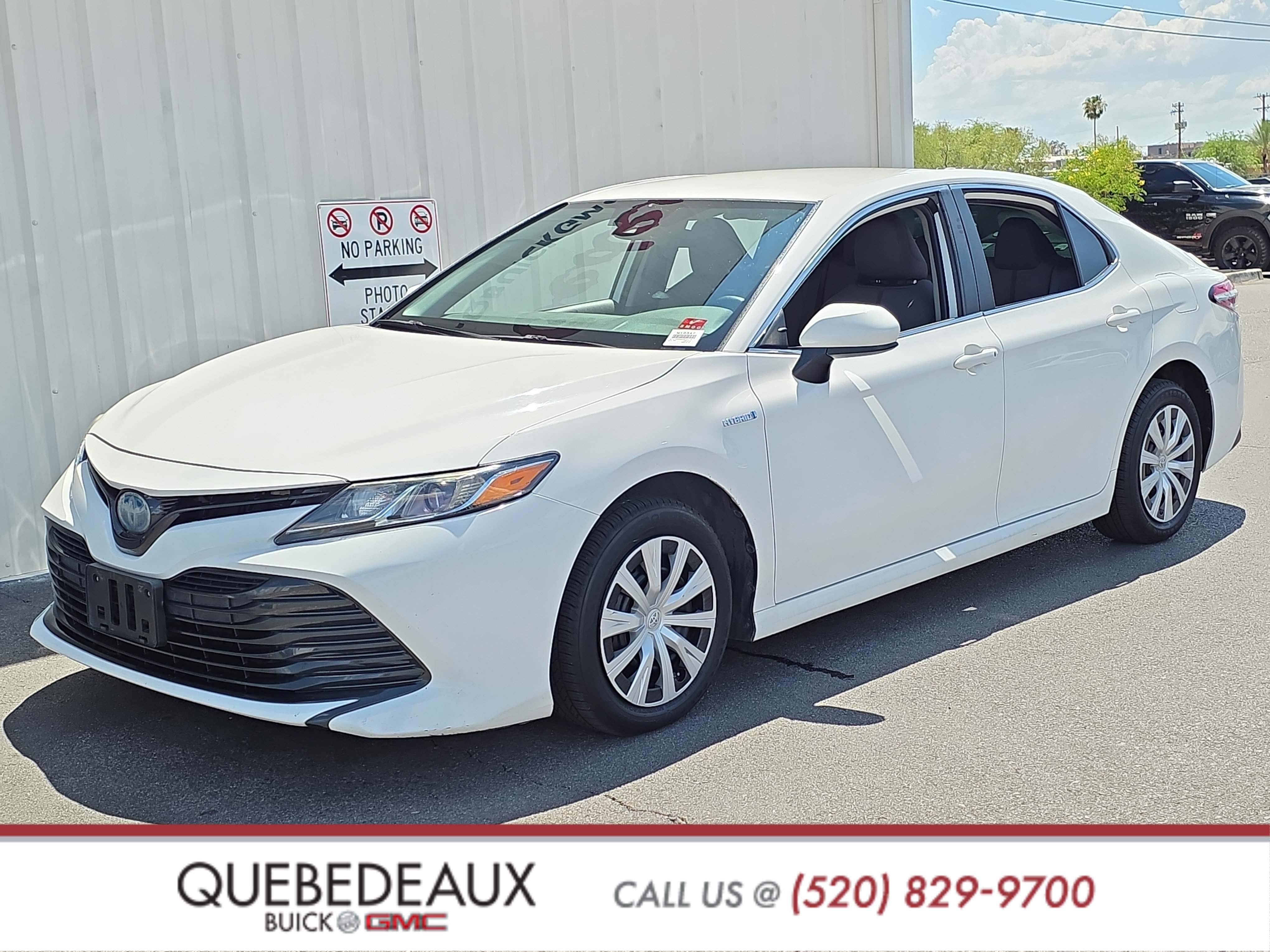 Used 2020 Toyota Camry LE FWD image 3