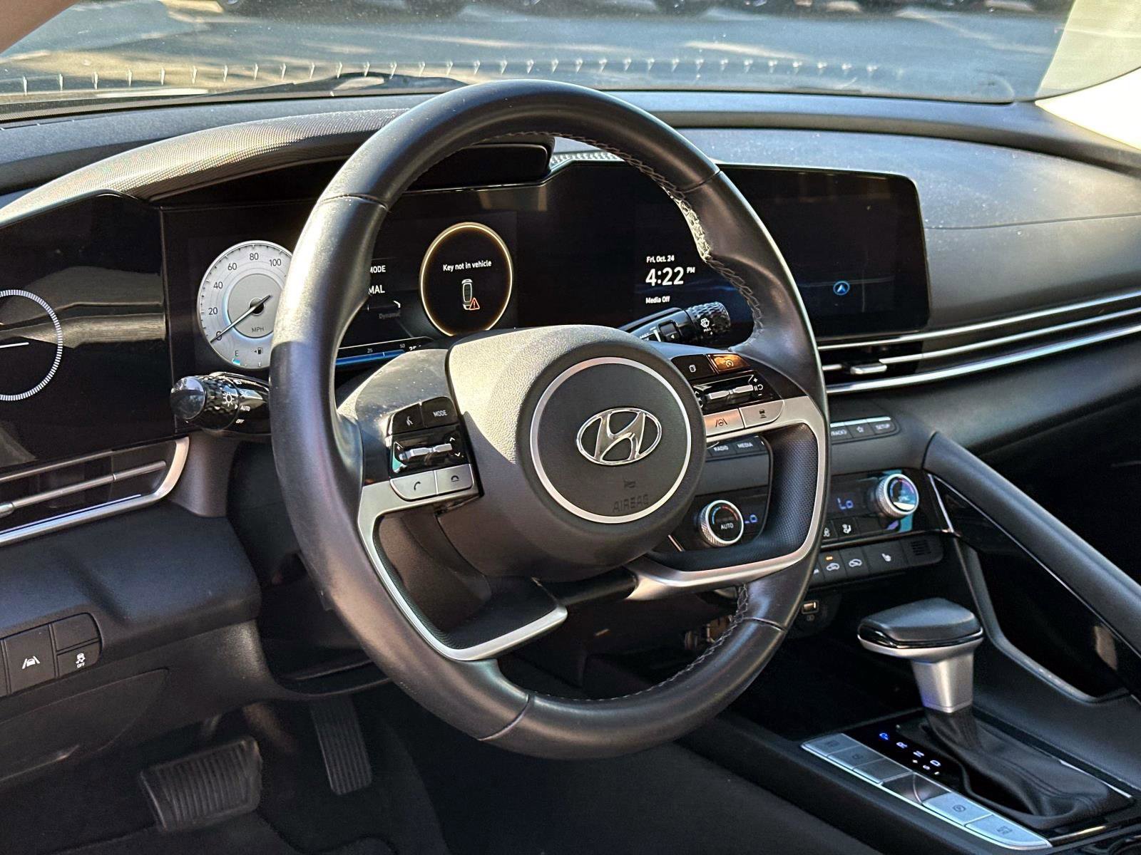 Used 2023 Hyundai Elantra Limited w/ Preferred Accessory Package image 28