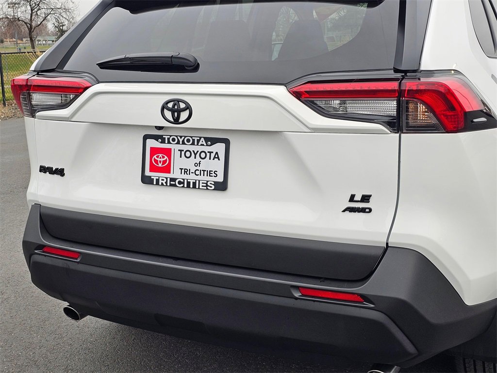 Used 2025 Toyota RAV4 LE image 25