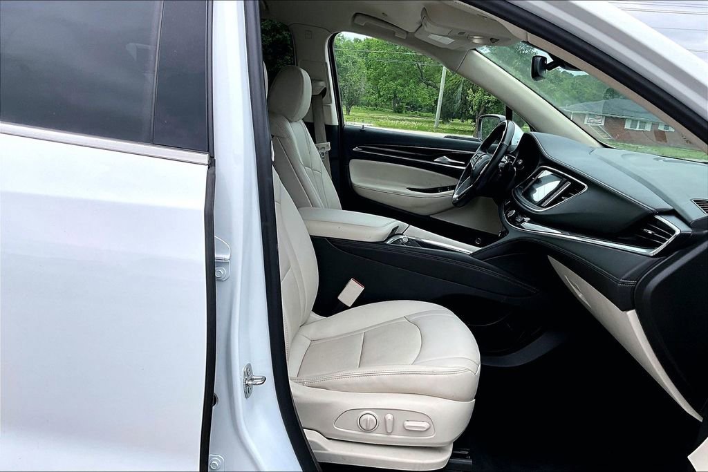 Used 2023 Buick Enclave Essence FWD image 6
