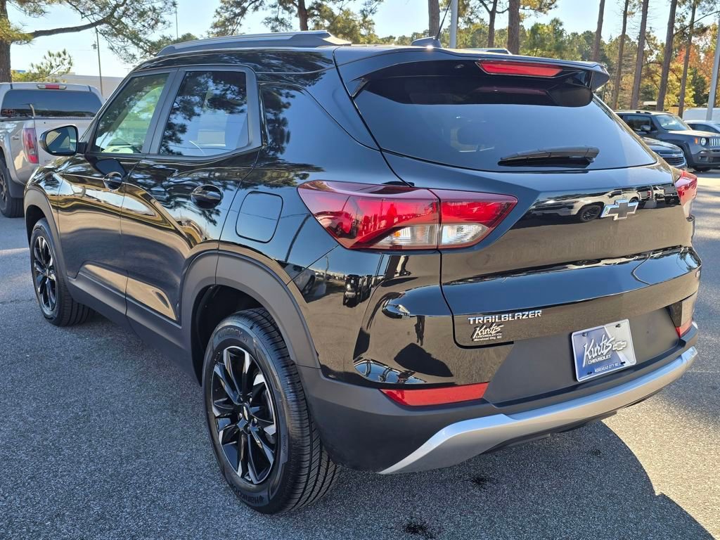 Used 2023 Chevrolet TrailBlazer LT w/ Convenience Package image 3