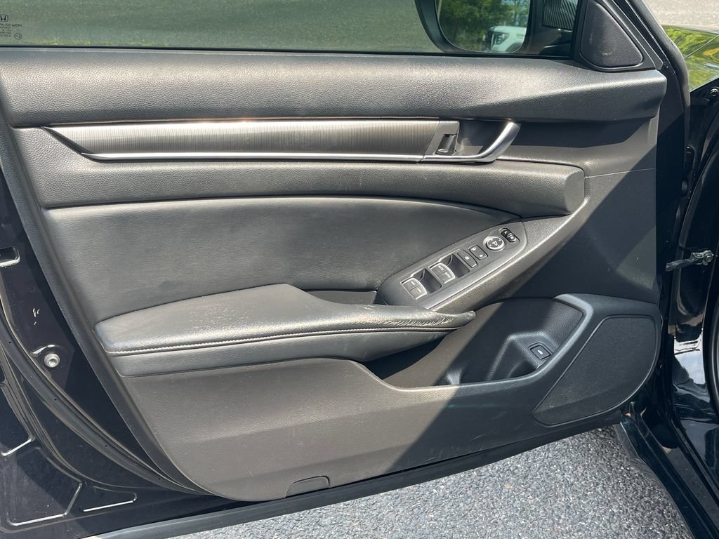 Used 2018 Honda Accord Sport image 11