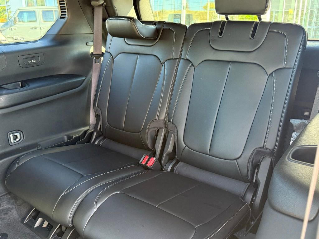 New 2025 Jeep Grand Cherokee L Limited w/ Black Appearance Package image 25