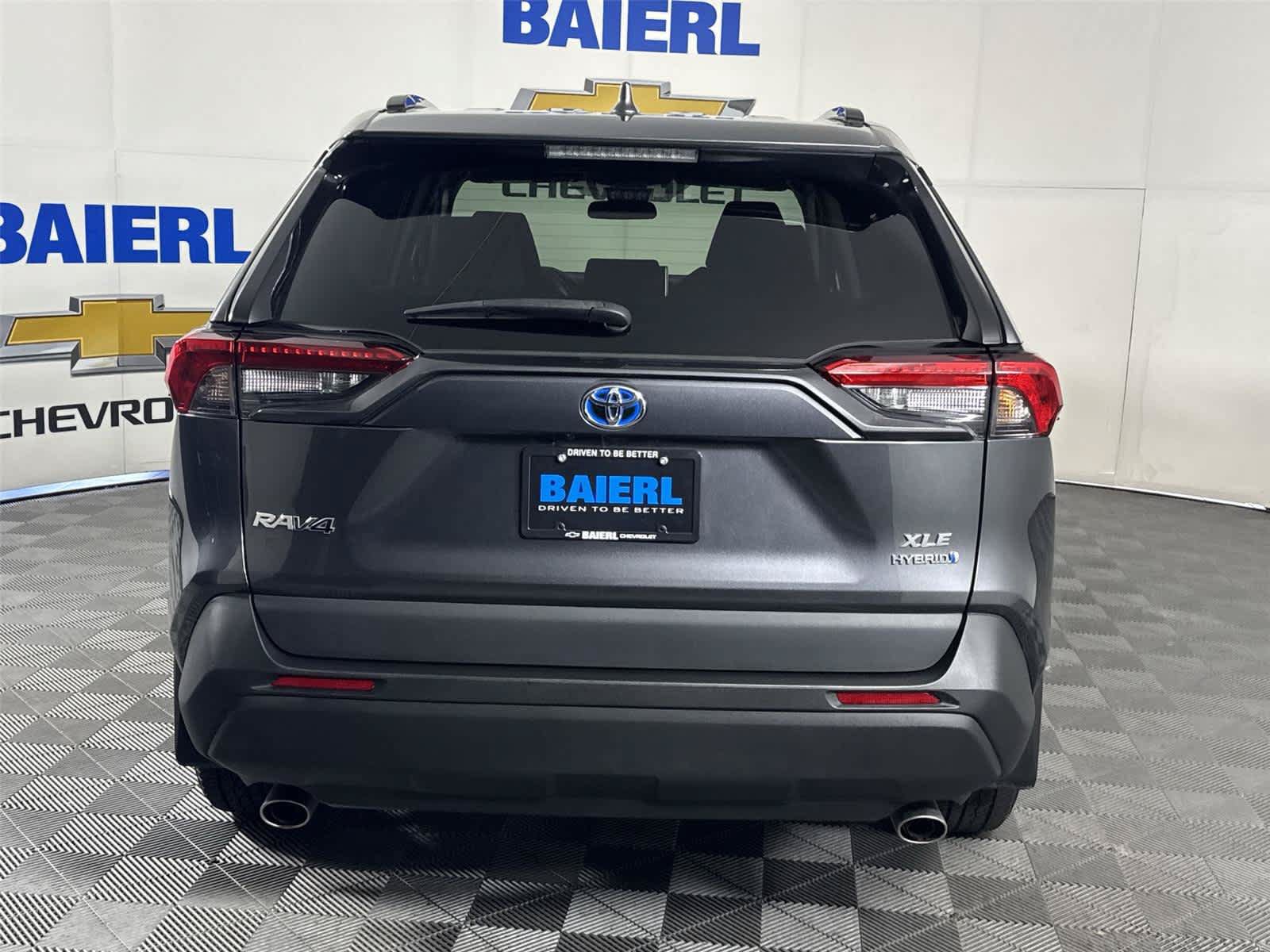Used 2021 Toyota RAV4 XLE w/ Convenience Package AWD/4WD image 4