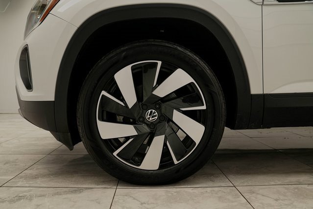Used 2024 Volkswagen Atlas Cross Sport SE image 16