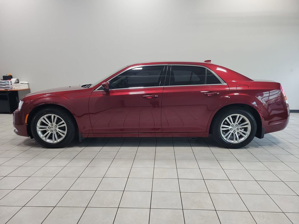 Used 2019 Chrysler 300 Touring w/ Driver Convenience Group RWD image 7