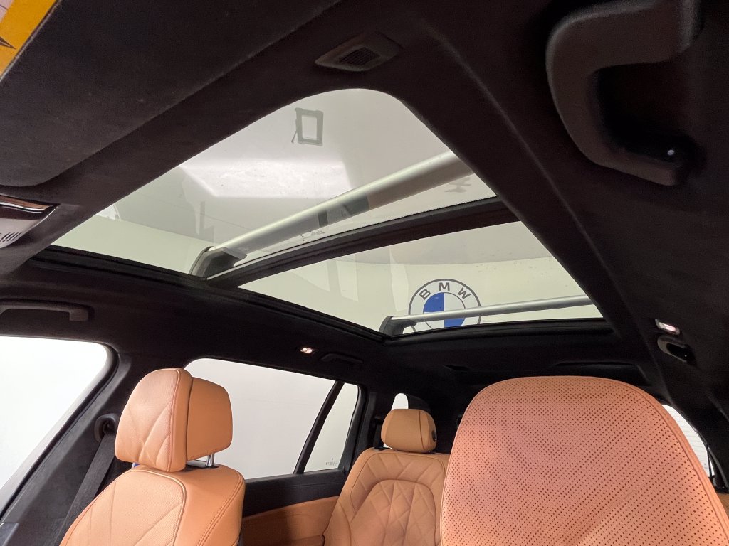 Used 2024 BMW X7 xDrive40i w/ M Sport Package AWD/4WD image 29