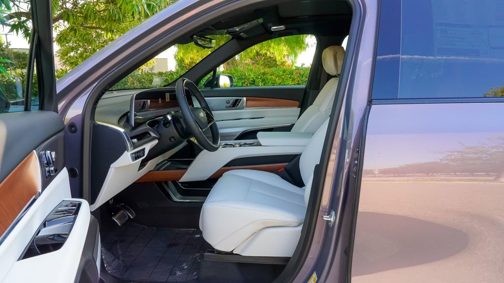 Used 2026 Cadillac Vistiq Luxury image 14