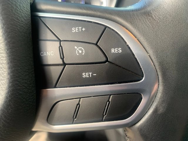 Used 2020 Chrysler 300 Touring L w/ Value Package AWD/4WD image 19