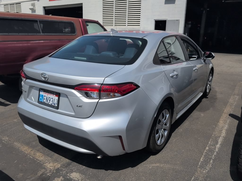 Certified 2021 Toyota Corolla LE FWD image 4