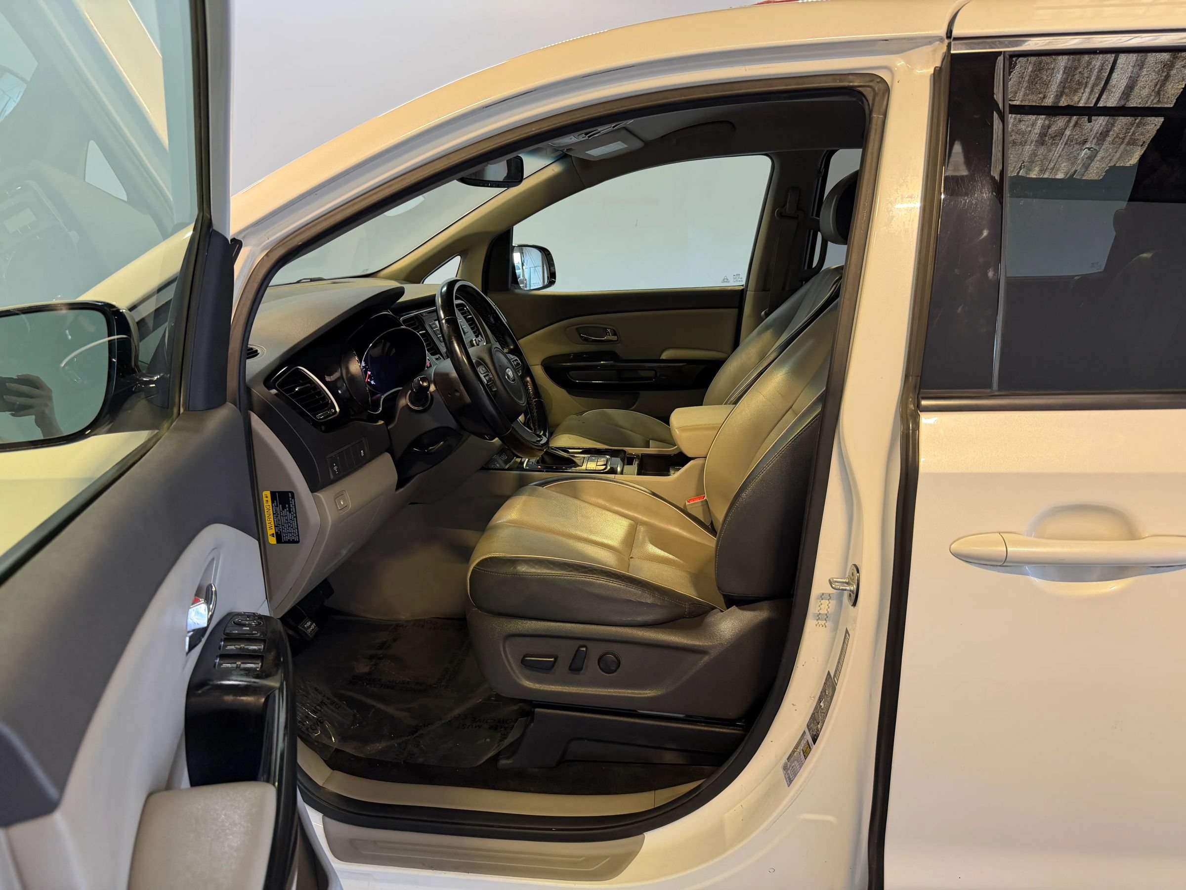 Used 2016 Kia Sedona EX FWD image 10