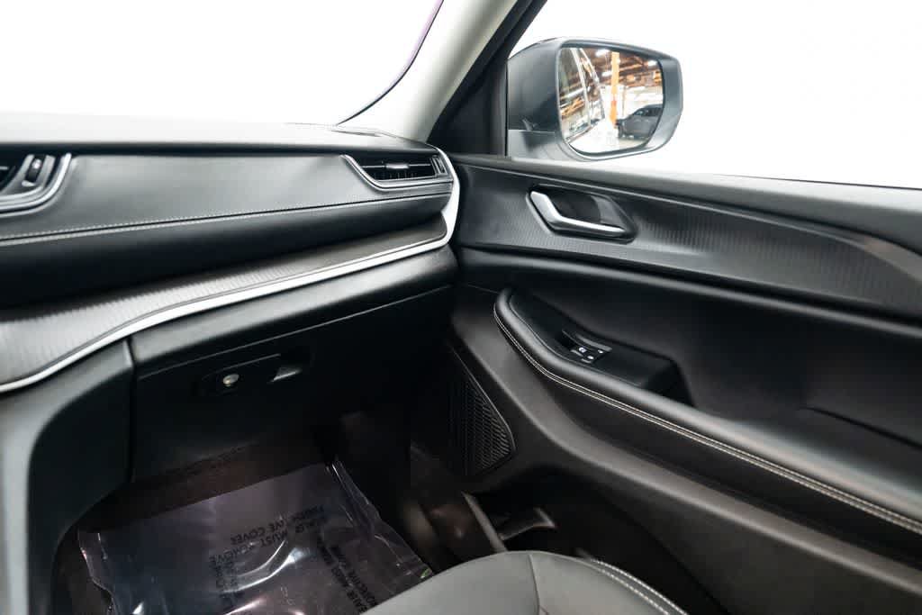 Used 2023 Jeep Grand Cherokee Laredo X AWD/4WD image 10