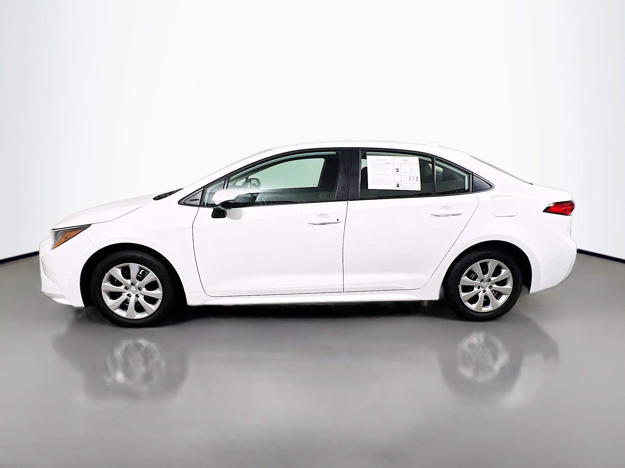 Used 2025 Toyota Corolla LE w/ Convenience Package image 9