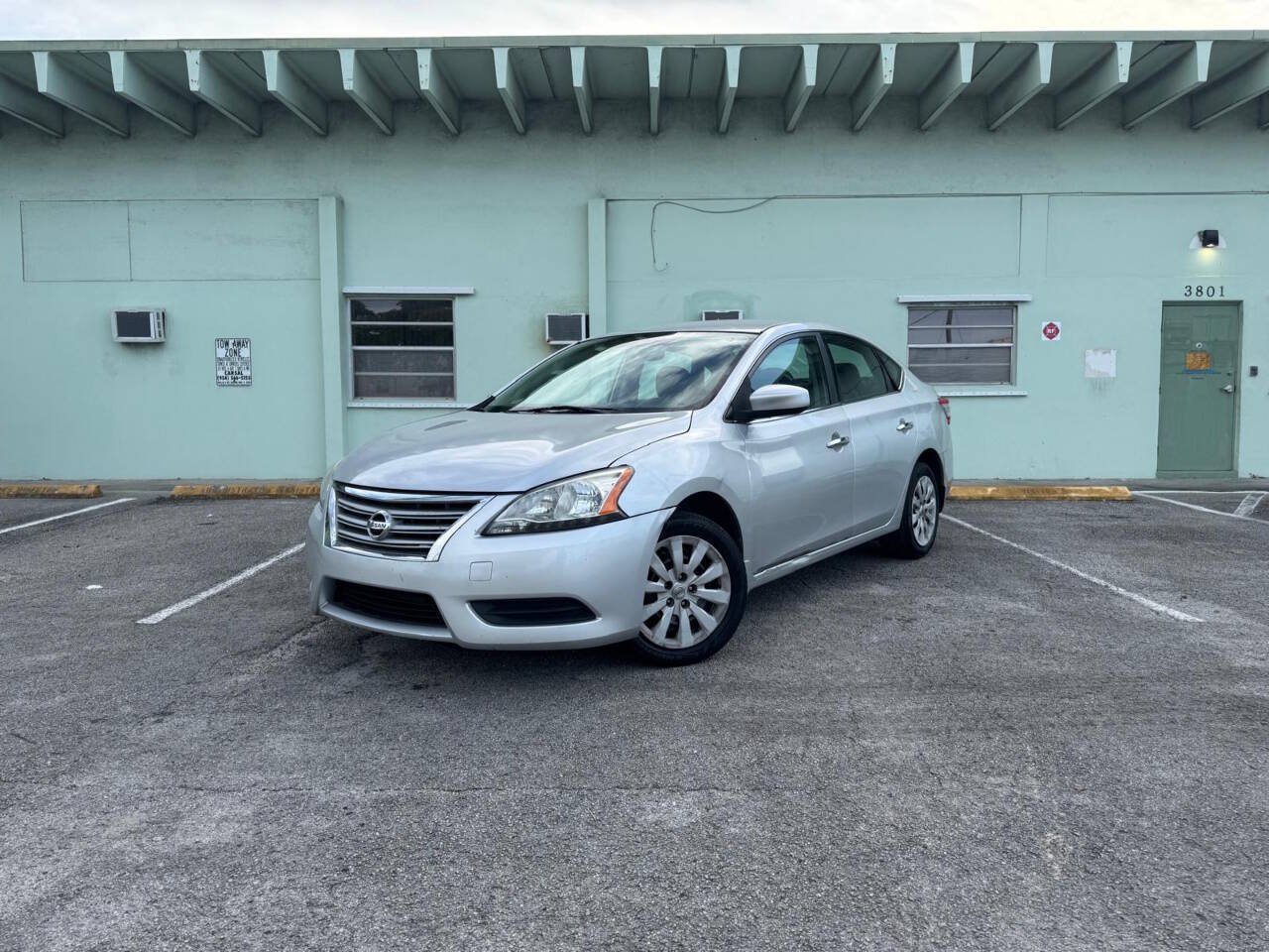 Used 2014 Nissan Sentra SV w/ SV Driver Package FWD image 2