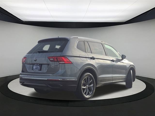 Certified 2023 Volkswagen Tiguan SE w/ Panoramic Sunroof Package image 7