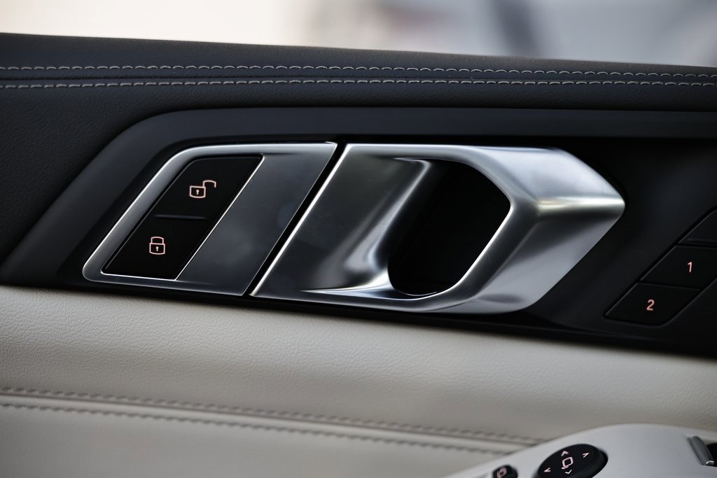 New 2026 BMW X5 xDrive40i w/ M Sport Package image 16