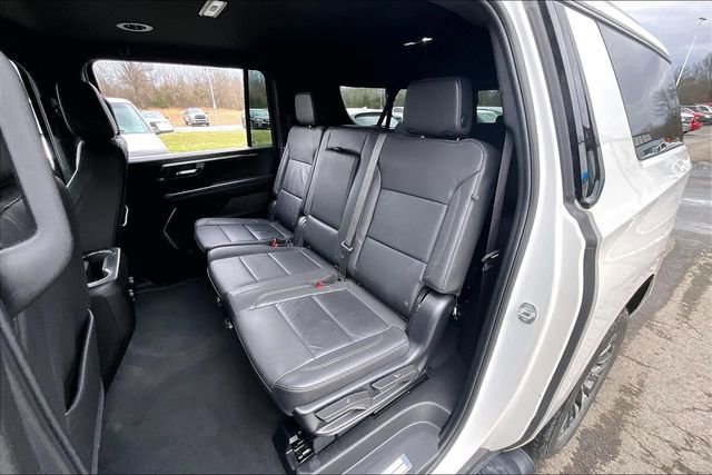 Used 2025 Chevrolet Suburban Z71 AWD/4WD image 22